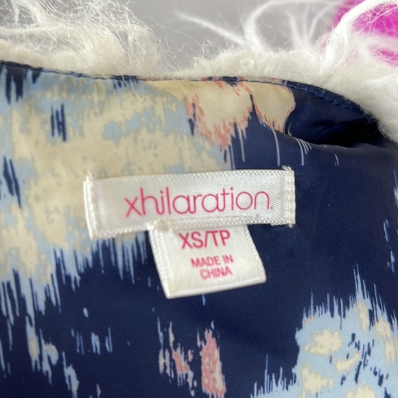 White faux fur fuzzy vest - Picture 6 of 10